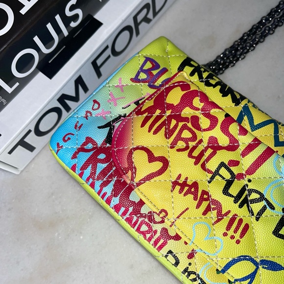 New "Flaunt It" - Multicolored Graffiti Handbag - Picture 15 of 17